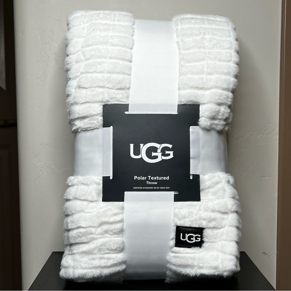 UGG Polar Textured Faux Fur Snow White Throw Blanket  50”x 70” Soft Plush NEW